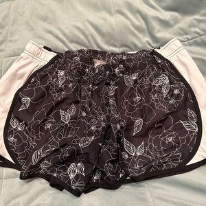 Danskin Now Ladies Running Shorts XXL 20